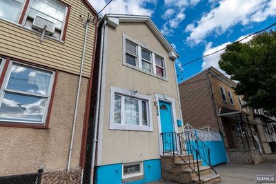 224 Chestnut Street, Home with 2 bedrooms, 2 bathrooms and null parking in Newark NJ | Image 3