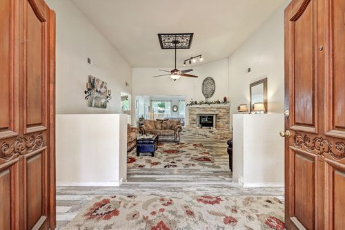 355 Esperanza Dr, Bosque Farms, NM, 87068-9218 | Card Image