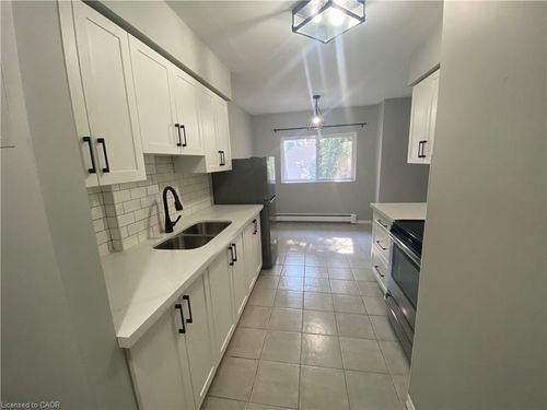 15-163 Chandler Dr, Kitchener, ON, N2E1H1 | Card Image