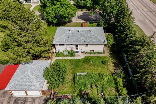 3902 45 St, Ponoka, AB, T4J1B4 | Card Image