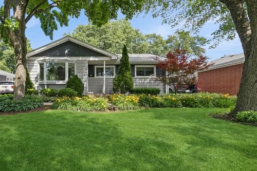 215 Brice Ave, Mundelein, IL, 60060-2525 | Card Image