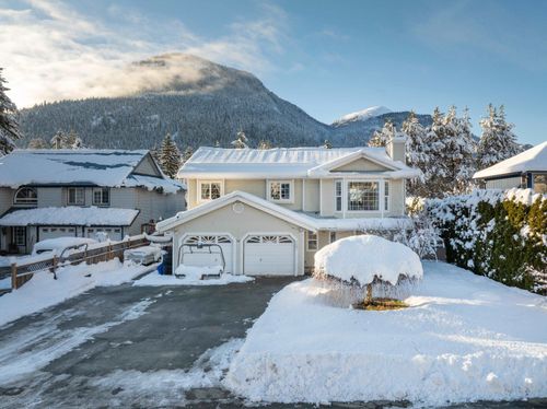 7391 Larch St, Pemberton, BC, V0N2L1 | Card Image