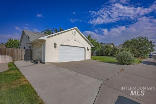 292 Whispering Pine Dr, Twin Falls, ID, 83301-8913 | Card Image