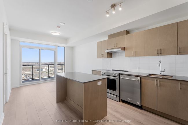 2008 - 8960 Jane St, Condo with 2 bedrooms, 2 bathrooms and 1 parking in Concord ON | Image 5