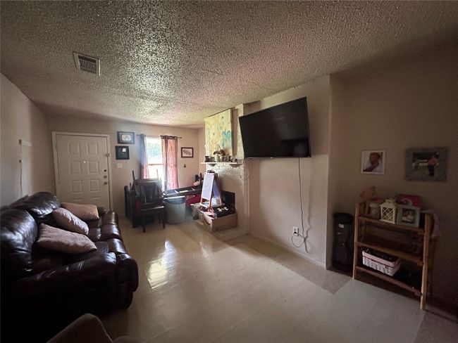 Side A - Living Room | Image 15