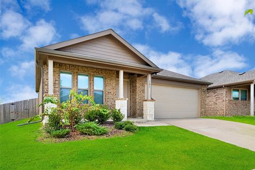 300 Fairmeade Dr, Terrell, TX, 75160-4524 | Card Image