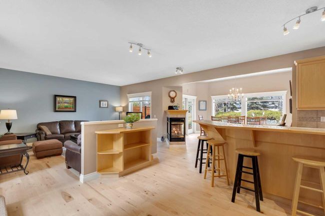 163 Strathridge Place Sw, Home with 3 bedrooms, 3 bathrooms and 4 parking in Calgary AB | Image 11