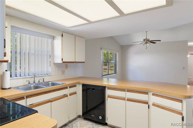 4749 N Pink Poppy Dr, House other with 3 bedrooms, 2 bathrooms and 4 parking in BEVERLY HILLS FL | Image 24