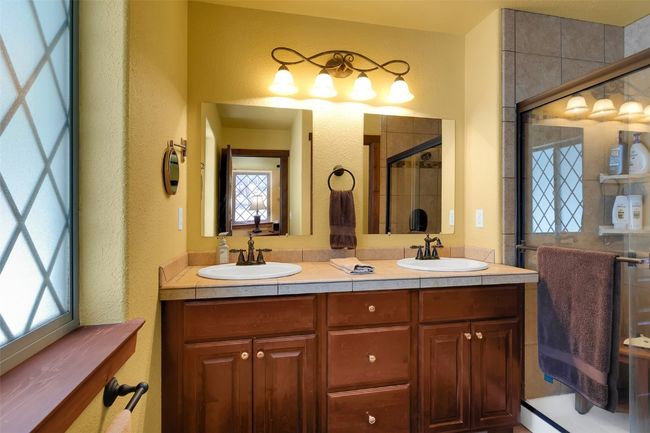 En Suite Full Bath | Image 23