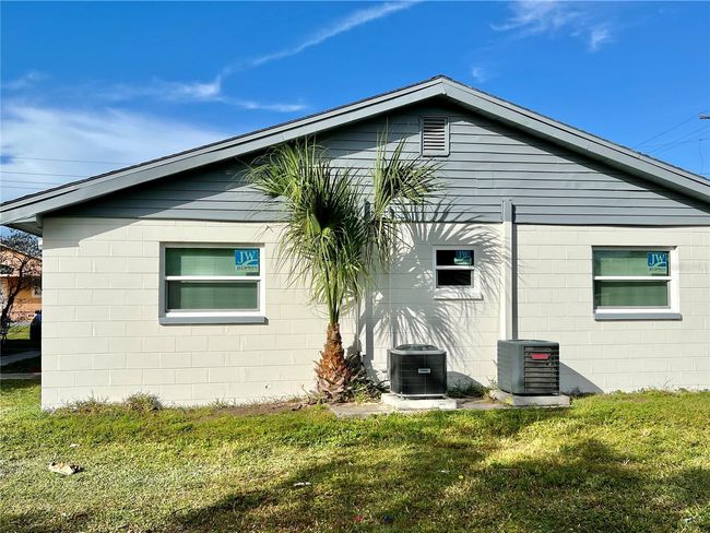 2102 W Palmetto St, Home with 4 bedrooms, 2 bathrooms and null parking in TAMPA FL | Image 11