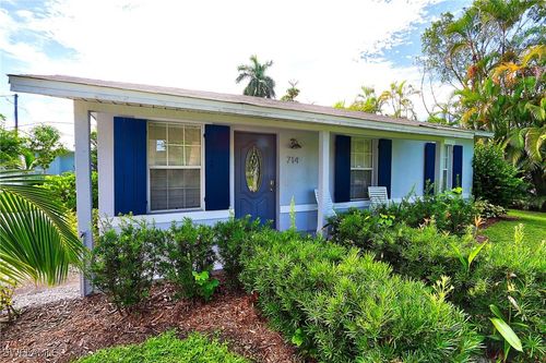 714 11th St N, NAPLES, FL, 34102-8121 | Card Image