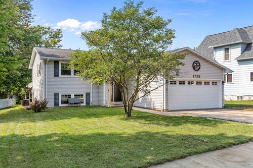 1725 Lawe Street, KAUKAUNA, WI, 54130 | Card Image