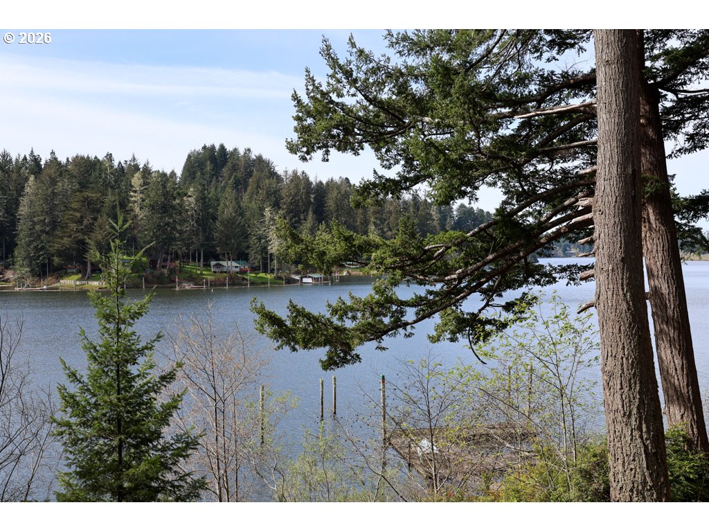 Land in Lakeside