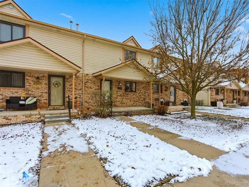 25927 New Forest Ct, Chesterfield, MI, 48051-2726 | Card Image