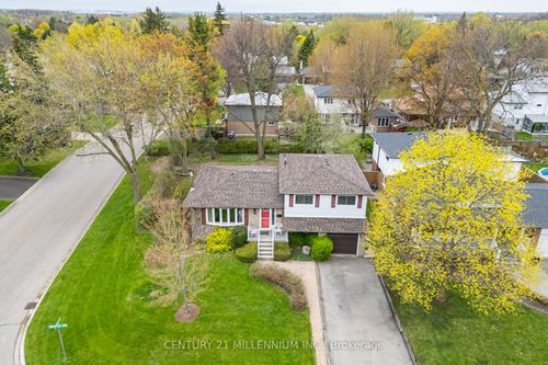 39 Greystone Cres, Brampton, ON, L6Y2B2 | Card Image