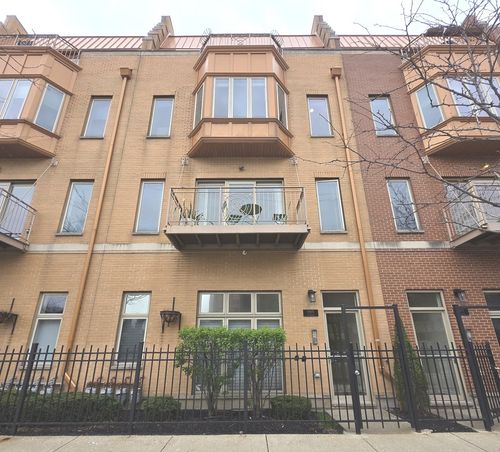 apt-3-1915 S State St, Chicago, IL, 60616-2922 | Card Image