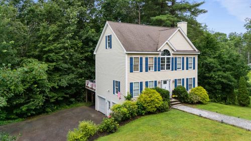 2 Cardinal Cir, Derry, NH, 03038-1618 | Card Image