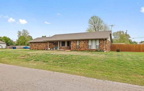 824 N Madison Avenue, Blanchard, OK, 73010 | Card Image