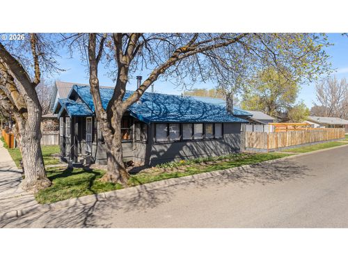 710 Valley Ave, Baker City, OR, 97814-3122 | Card Image