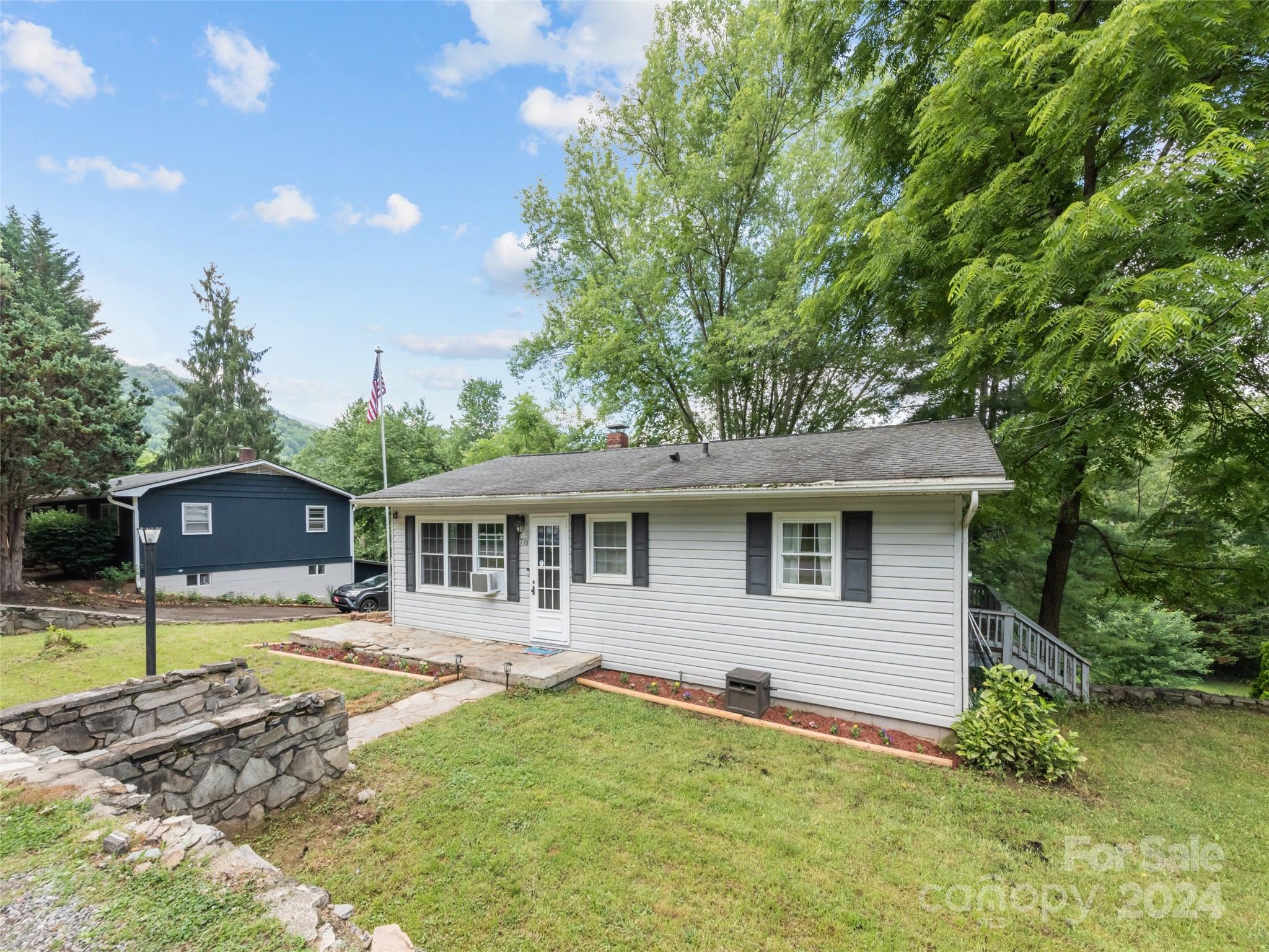 Oakdale Rd, Waynesville, NC 28786