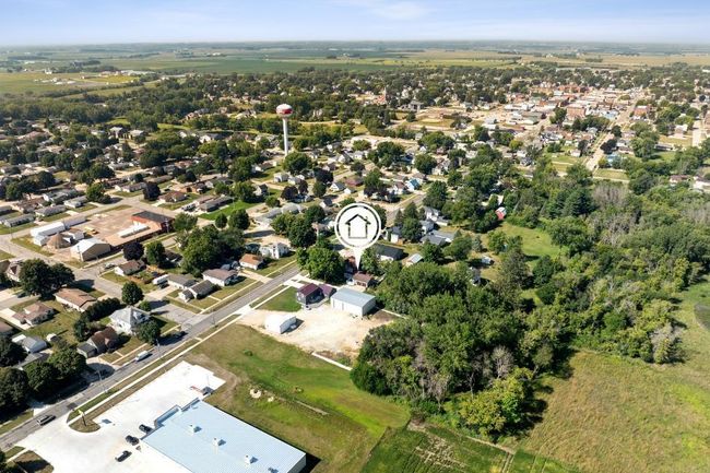 806 E Main St, Home with 4 bedrooms, 2 bathrooms and null parking in New Hampton IA | Image 11