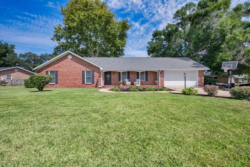 82 Lake Lorraine Cir, Shalimar, FL, 32579-1639 | Card Image