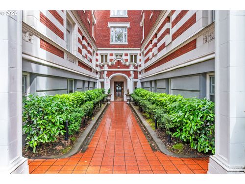apt-312-1811 Nw Couch St, Portland, OR, 97209-2134 | Card Image