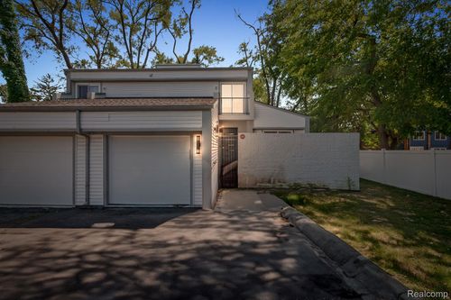 2-418 E 5th St, Royal Oak, MI, 48067-2724 | Card Image