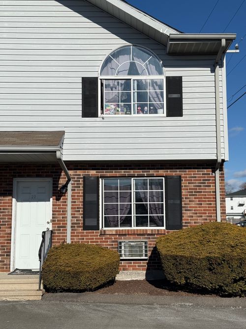 apt-20-975 Meriden Rd, Waterbury, CT, 06705-3157 | Card Image