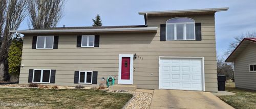 837 13th Street E, Dickinson, ND, 58601 | Card Image