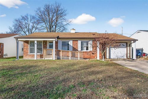 18 Derby Ln, Saint Peters, MO, 63376-1318 | Card Image