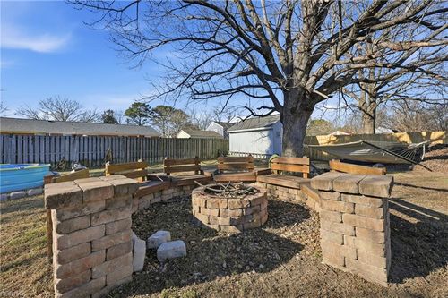 945 Redwood Cir, Virginia Beach, VA, 23464-2135 | Card Image