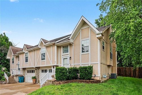 15129 Glenwood Ave, Overland Park, KS, 66223-3154 | Card Image