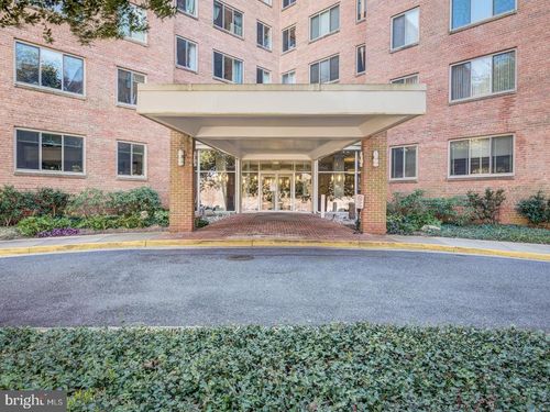 a-507-3000 Spout Run Pkwy, ARLINGTON, VA, 22201-4210 | Card Image