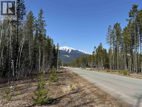 1035 18th Avenue, Valemount, BC, V0E2Z0 | Card Image
