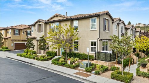 28687 Jardineras, Valencia, CA, 91354 | Card Image