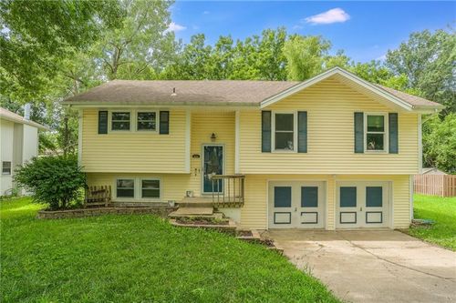 311 Ne 101st Pl, Kansas City, MO, 64155-1765 | Card Image