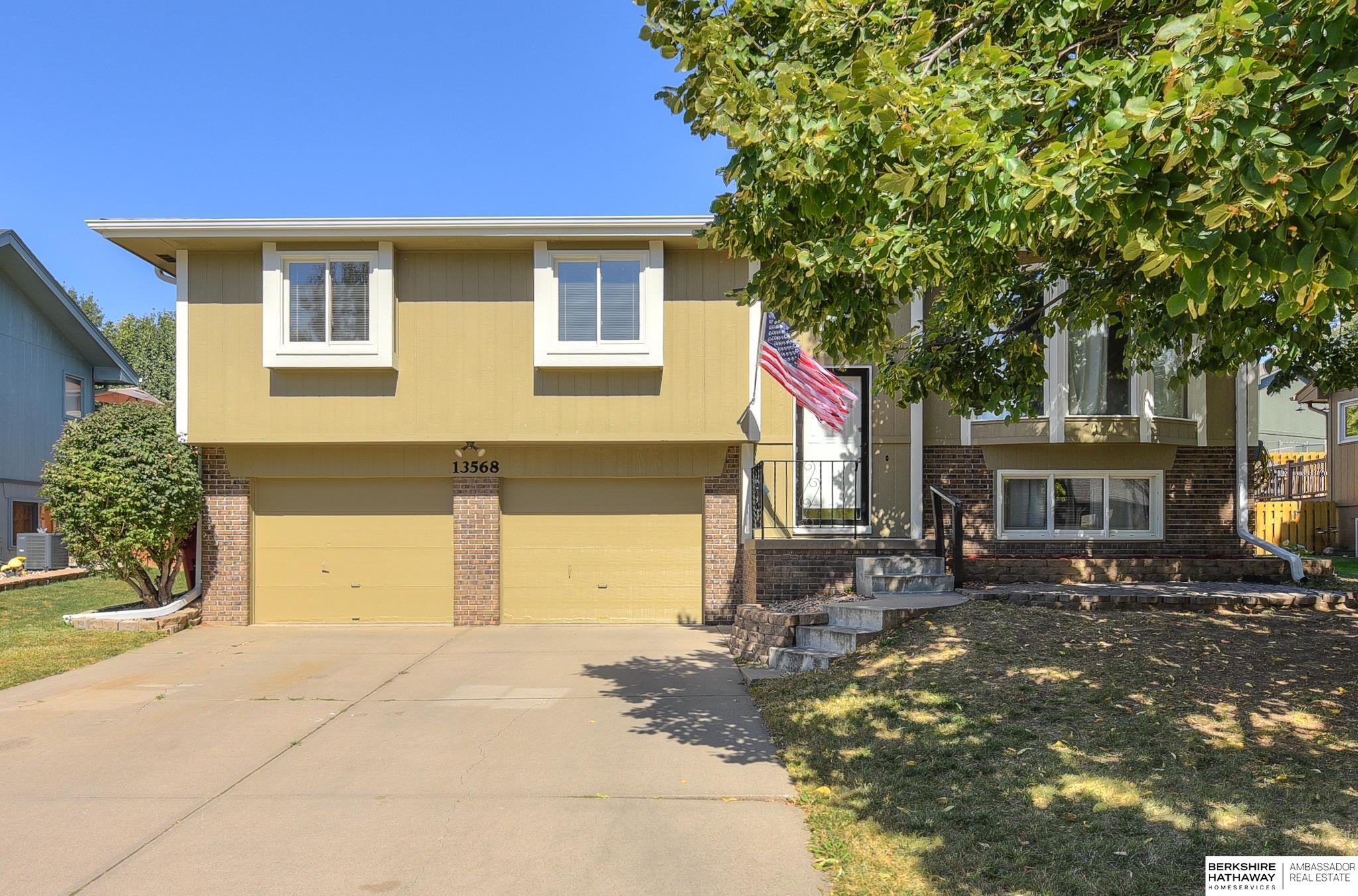 Chandler St, Omaha, NE 68138