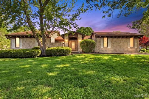 16083 Meadow Oak Dr, Chesterfield, MO, 63017-7242 | Card Image