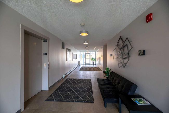 302 - 4818 Varsity Drive Nw, Condo with 2 bedrooms, 1 bathrooms and 1 parking in Calgary AB | Image 4