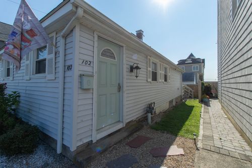 102 Broadway, Milford, CT, 06460-5949 | Card Image