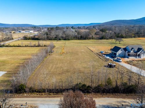 125 Shipps Dr, Gurley, AL, 35748-9457 | Card Image