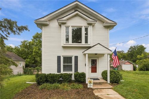 154 Clark Ave, Bonner Springs, KS, 66012-1102 | Card Image