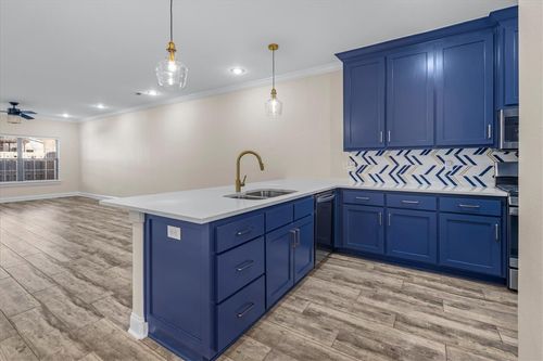 2821 W Persimmon St, Rogers, AR, 72756-4023 | Card Image