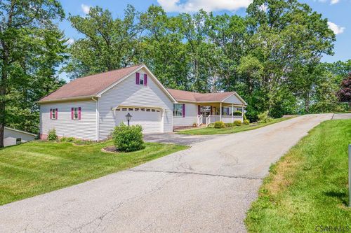 112 Duncan Dr, Somerset, PA, 15501-2689 | Card Image