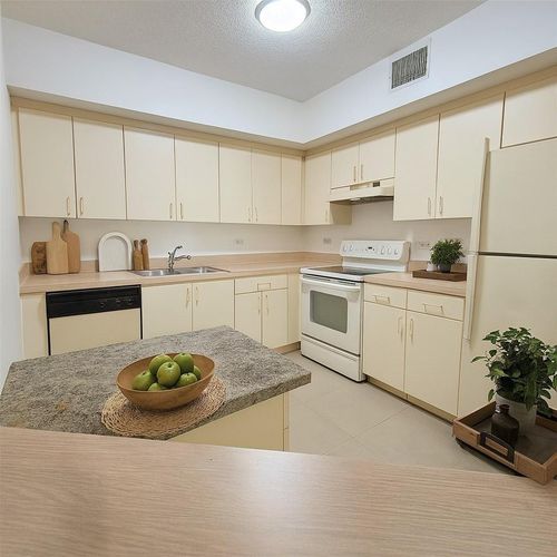 apt-105-3600 N 56th Ave, Hollywood, FL, 33021-2254 | Card Image