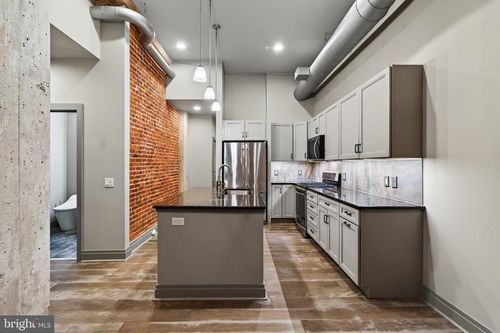 304-41 W Lemon St, Lancaster, PA, 17603-3113 | Card Image