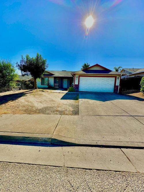 125 N Martin St, Porterville, CA, 93257-4289 | Card Image