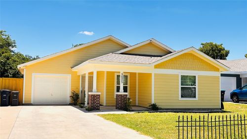5625 Como Dr, Fort Worth, TX, 76107-7415 | Card Image