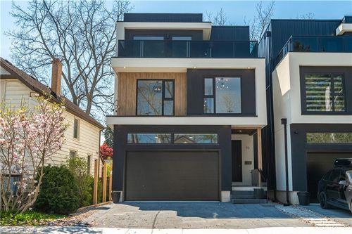 93 Oak St, Cambridge, ON, N1R4L3 | Card Image